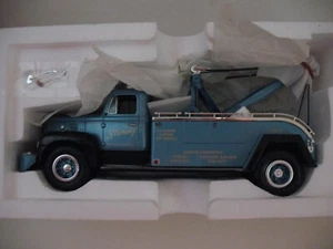 First Gear #19-1665 1957 International R-200 Storey Tow Truck - Picture 1 of 8
