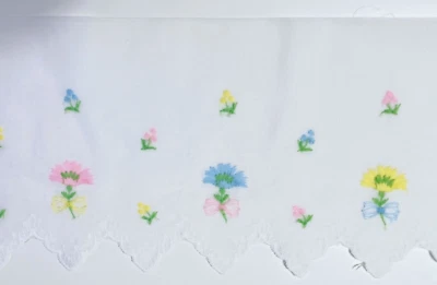 7 yardas. Blanco/Rosa/Amarillo/Azul Bordado 7" Poliéster/Algodón ES-338b Foto 1 de 2