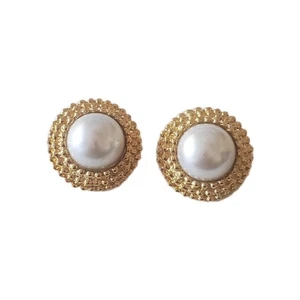 VINTAGE YOSCA? FX PEARL GOLD TONE BUTTON CLIP EARRINGS UNSIGNED  - Picture 1 of 8