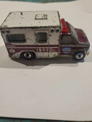 Matchbox Ambulance County EMS  White  1996, 1:80 Emergency Vehicle 112 - Image 1 of 4