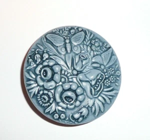 Pretty Lt. Denim Clrd Butterflies & Flower Floral Art Stone Shank Button 1-3/4" - Picture 1 of 7