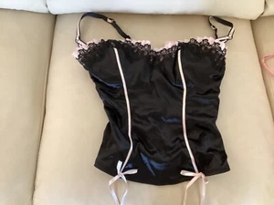 VICTORIA SECRET SEXY LITTLE THING BUSTIER 36C BLACK W BABY PINK TRIM NWT Y2K - Picture 1 of 3