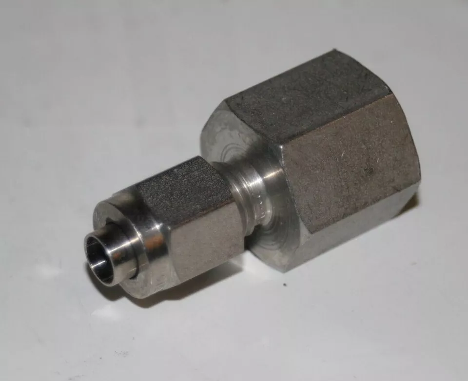 1/4 Tube x 3/8 FNPT 316ss Sleeved Ferrule Female Connector Tylok  SS-4-DFC-6 - Image 1 of 3
