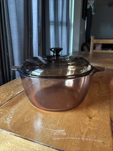 Olla y tapa horno holandés Visions Corning Ware Pyrex ámbar 4,5 L 5 qt de colección - Imagen 1 de 4