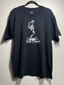 Camiseta Y2K Not Of This World Don't Wait Romans 14:11 Praying Skeleton XL De Colección - Imagen 1 de 9