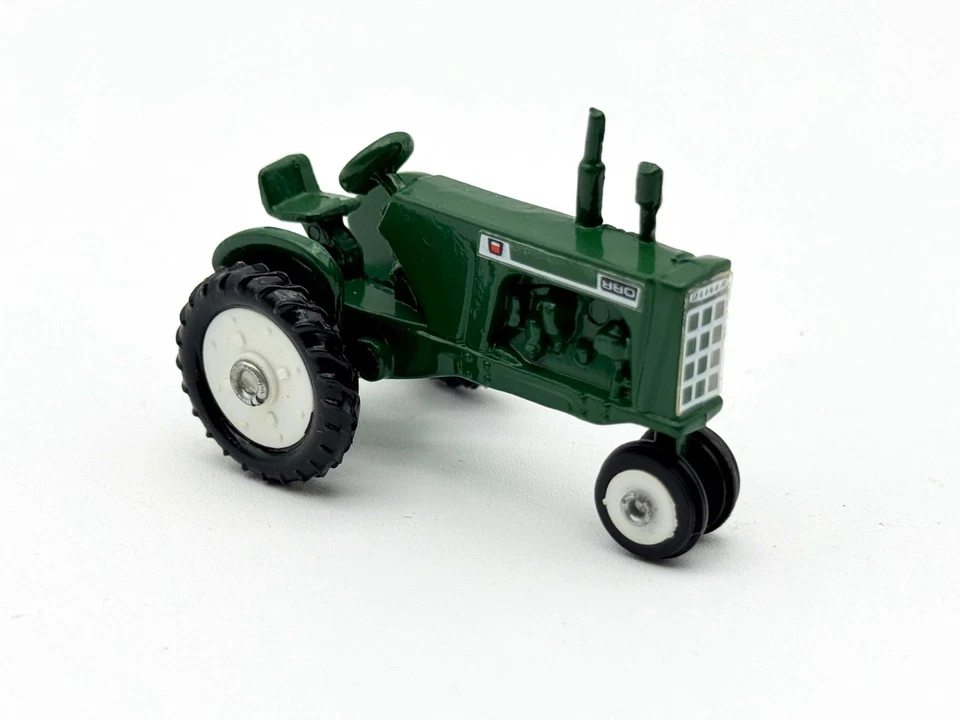 1/64 Oliver 880 Narrow Front Tractor - Image 1 of 1