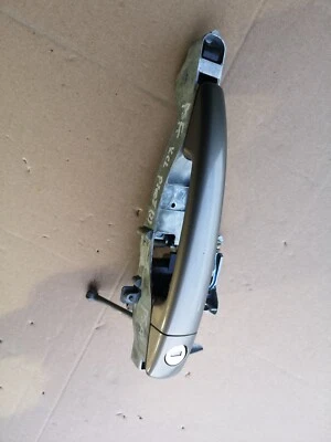 PEUGEOT 2008 1.2 БЕНЗИНА 2014 ДВЕРИ РУЧКА ПЕРЕДНЕГО ПАССАЖИРА ЛЕВАЯ СТОРОНА В СЕРЫЙ KCL - Изображение 1 из 4