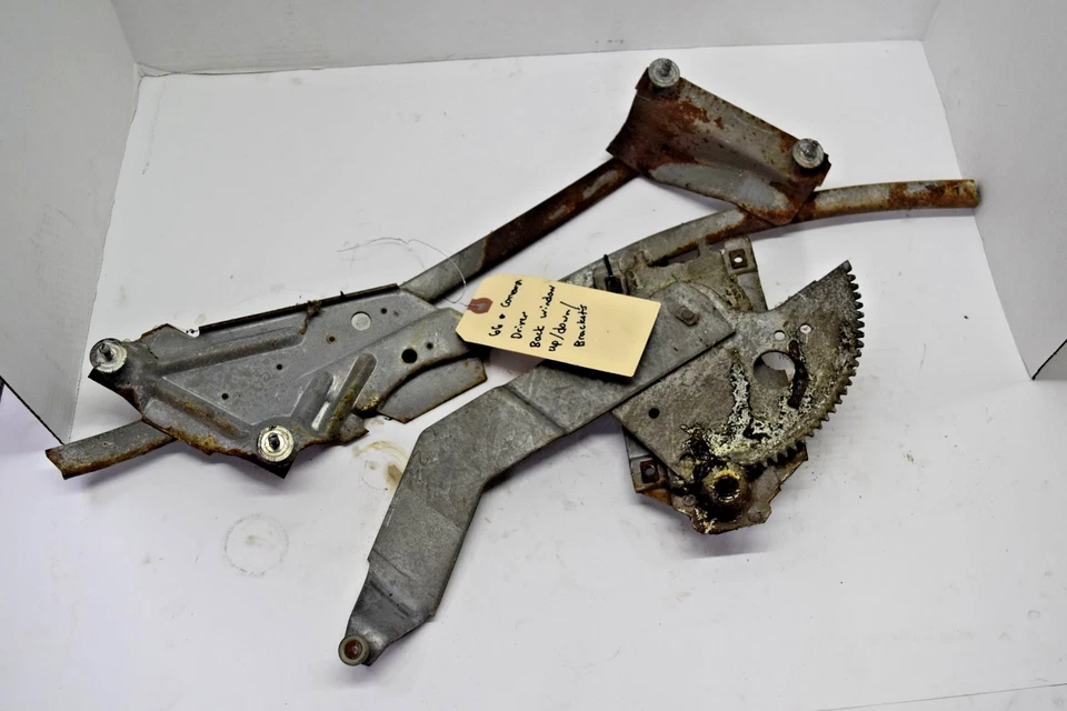 1966 Chevrolet corvair monza левая четверть стекла регулятор 14350 - Изображение 1 из 4