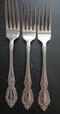ONEIDA COMMUNITY PLANTATION STAINLESS DINNER FORKS LOT 3 PC - Image 1 of 4