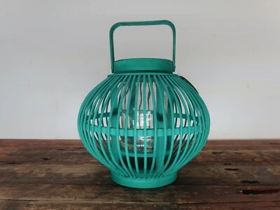 Linterna de vela de bambú verde con mango 10" x 10" x H 8,5" Foto 1 de 4