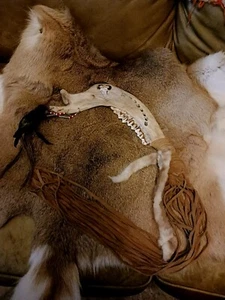 **AWESOME OLDER NATIVE AMERICAN BISON JAWBONE TOMAHAWK FRINGE VERY NICE ! ** - Picture 1 of 7