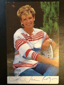 Tarjeta fotográfica autografiada de Jean Rogers de Emmerdale Farm's Dolly Skilbeck 21 - Imagen 1 de 2