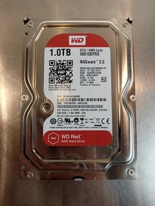Western Digital WD10EFRX Disco rigido interno 1 TB SATA 3 3,5 pollici - Rosso - Foto 1 di 3