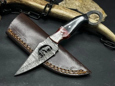 Handmade Damascus Steel Tactical Hunting knife Bull Horn Handle, Leather Sheath - Image 1 of 4