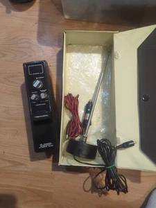 Realistic 40 Channel Two Way Emergency Citizens Band Radio TRC-411 Radio Shack  - Picture 1 of 3