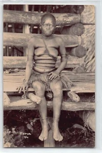 PAPUA NEW GUINEA - Papuan widow in mourning - REAL PHOTO - Picture 1 of 2
