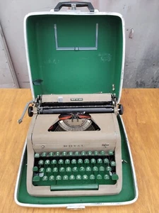 RARE - VINTAGE MADE IN USA - ROYAL QUIET DE LUXE PORTABLE - ORIG.CASE VGC - Picture 1 of 5