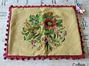 VINTAGE HAND EMBROIDERED TAPESTRY CREWEL WORK CUSHION COVER/ BEAUTIFUL ROSES