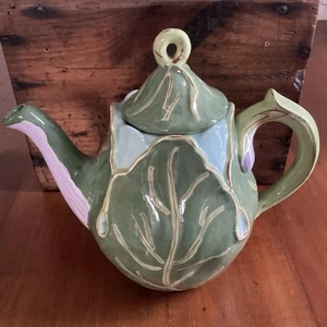 VINTAGE TEA POT - LARGE LEAF DESIGN 6 CUP TEAPOT - Picture 1 of 6