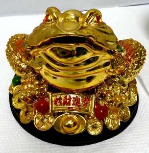 Feng Shui Geld Frosch Statue - Gold Reichtum Kröte Figur mit Glücksbringer 888 - Bild 1 von 9