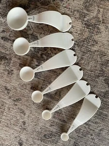 Tupperware Measuring Spoons From Curved Set Of 6 Gray Lettering No D-ring - Bild 1 von 6