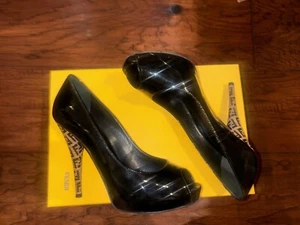 Fendi Spuntata Vernice Nero Patent Peep Toe Pumps - Picture 1 of 4
