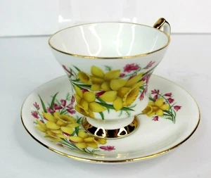 Clarence Bone China Yellow Daffodils Floral Gold Trim Tea Cup and Saucer England - Picture 1 of 7
