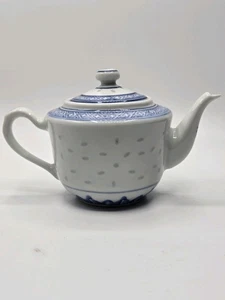 Blue and White Chinese Rice Grain Pattern Small Porcelain Tea Pot with Lid EUC - Picture 1 of 9