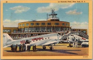 Postal de la ciudad de Nueva York "LA GUARDIA FIELD" escena del aeropuerto / lino Curteich / 1941 - Imagen 1 de 2