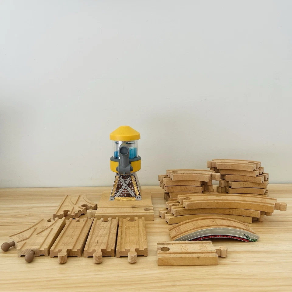 Thomas the Tank Engine & Friends Tren de Madera Pistas Torre de Agua Amarilla Lote x21 Foto 1 de 4