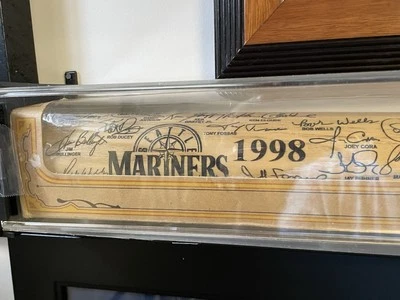 Griffey Jr 1998 Mariners Team Facsimile Autos Baseball Bat New W/Display Case! - Image 1 of 4