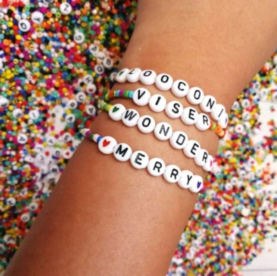 Bracciale con INIZIALE Lettera e corda CORDINO colorato Nome Uomo Donna - Immagine 1 di 4