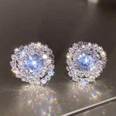 Elegantes aretes plateados con forma de flor de diamantes simulados sin níquel Foto 1 de 3