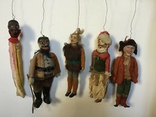 Lotto di 5 marionette di diversa tipologia. Inizi ‘900. Sono alte circa 30 cm. 