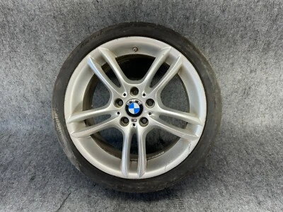 Llanta trasera BMW 2008-2013 E82 E88 ESTILO 261 18" con neumático #2 OEM 89 k Foto 1 de 4