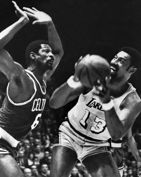 WILT CHAMBERLAIN 和 BILL RUSSELL 光面 8 x 10 名人堂照片印刷品 — 第 1/1 张图片