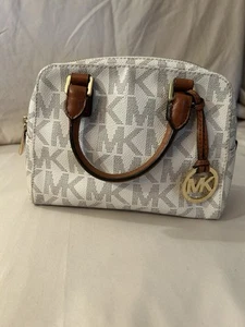 Michael Kors Jet Set Logo Vanilla Acorn Done Purse - Picture 1 of 9