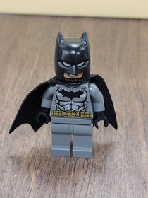 Lego DC Super Heroes Minifigure Batman Dark Gray Suit Spongy Cape 76046 76045!