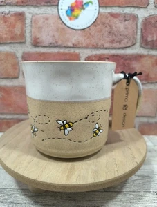 Prima Design Bumblebees In Flight Two Tone Thumbprint Design Coffee Mug NWT - Picture 1 of 7