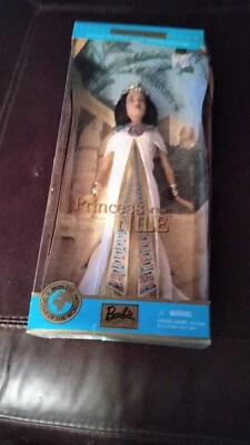 2001 DOLL OF THE WORLD 1178 NRFB OUTSTANDING PRINCESS OF THE NILE - Image 1 of 4