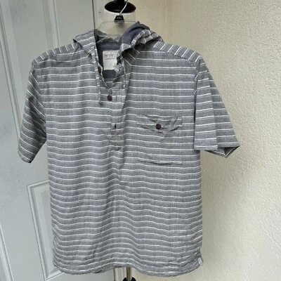 EZEQUIEL. Camisa pulóver con capucha a rayas grises y blancas. Talla mediana. Foto 1 de 4