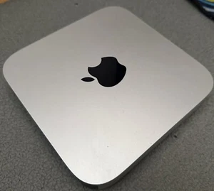 Apple Mac mini (500GB HDD, Intel Core i5, 1.40GHz, 4GB) Mini PC Desktop Silver - - Afbeelding 1 van 2