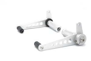 Repuestos traseros universales de motocicleta clavijas para pies para Cafe Racer bobber personalizado - Imagen 1 de 7