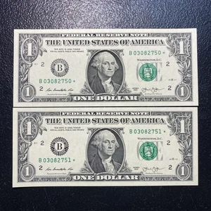 💎 2- 2013 B $1 FRN RARE UNC Consecutive Star Notes - Picture 1 of 3