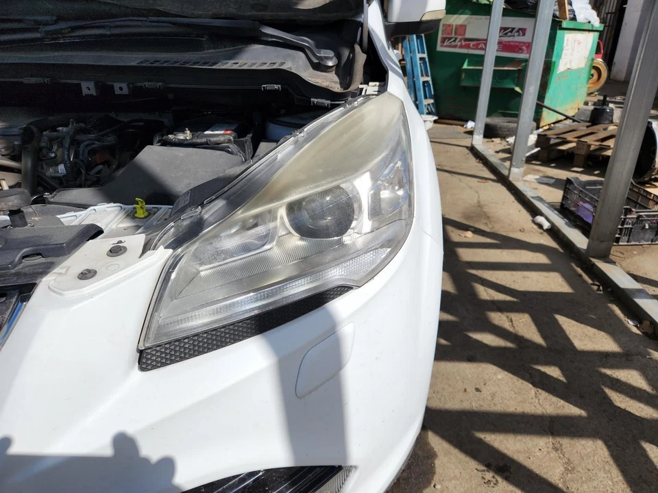 FORD KUGA 2012-2016 LEFT HEADLAMP Station Wagon  - image 1 of 4