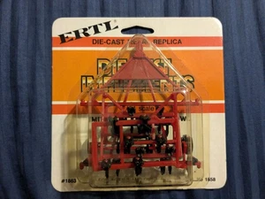 ERTL 1/64 Scale International Minimum Tillage Plow New NIB Vtg - Picture 1 of 2