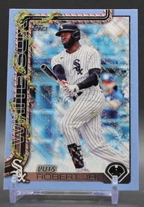 * LUIS ROBERT JR. 2025 Topps Holiday AZUL CLARO Y BLANCO BRILLO #H117 Medias Blancas - Imagen 1 de 2