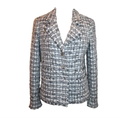 CHAQUETA BLAZER CHANEL 05A GRIS TWEED LOGOTIPO CC BOTÓN FR44 US12 Foto 1 de 4