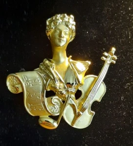 DE COLECCIÓN AJC DORADO MÚSICO MUSA BROCHE NOTAS MUSICALES VIOLÍN - Imagen 1 de 3
