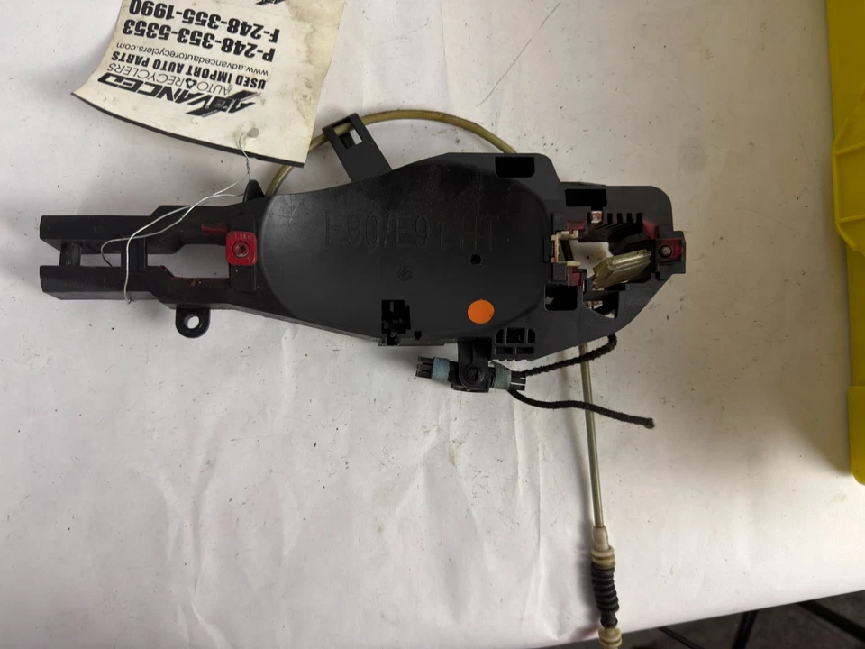 Soporte de manija de puerta exterior del lado del conductor delantero izquierdo BMW 335i 2007-2013 OEM Foto 1 de 3